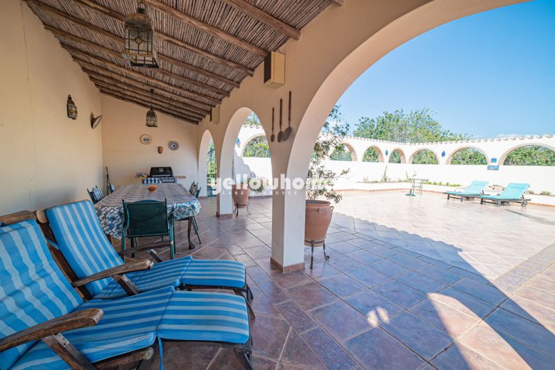 A 4-bedroom villa with central heating and pool near Boliqueime